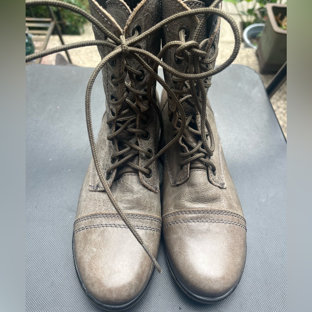 Steve Madden Gray Leather Lace Up Boots 7.5size